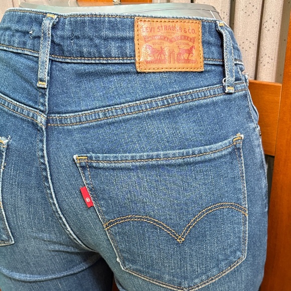 Levi's Women's Straight Leg Jeans in Denim Blue - Picture 11 of 13